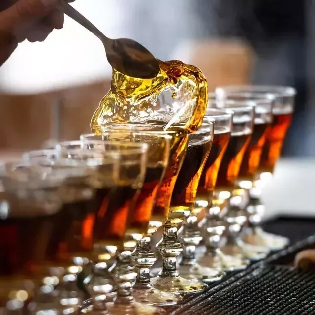 Una fila di Irish coffee serviti al Buena Vista Cafe.